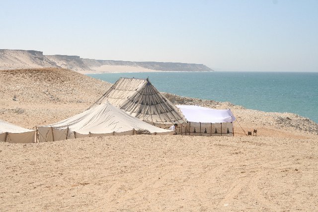 Dakhla au Maroc. Une tente dans le désert sur la côte atlantique. RIDS iles du soleil