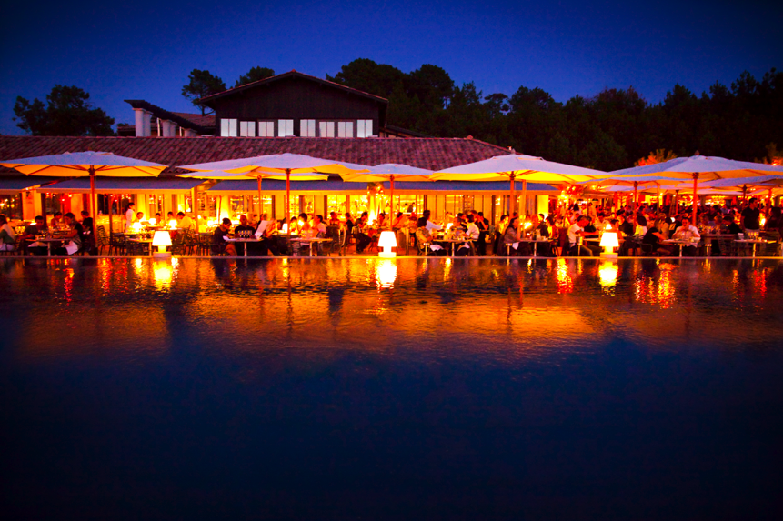 Terrasse la coorniche, la nuit