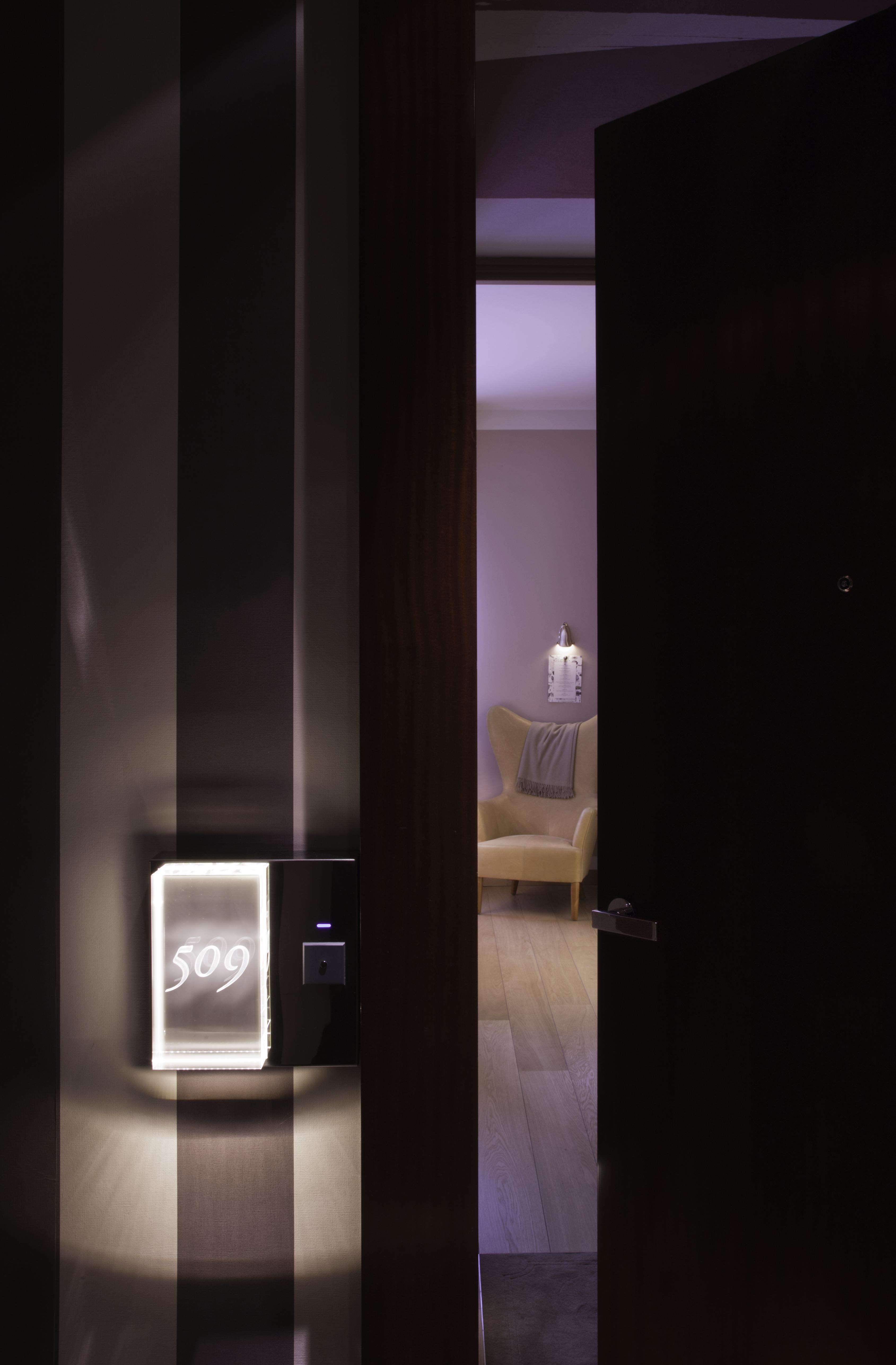 LeRoyalMonceau-RafflesParis-Studio_room_7