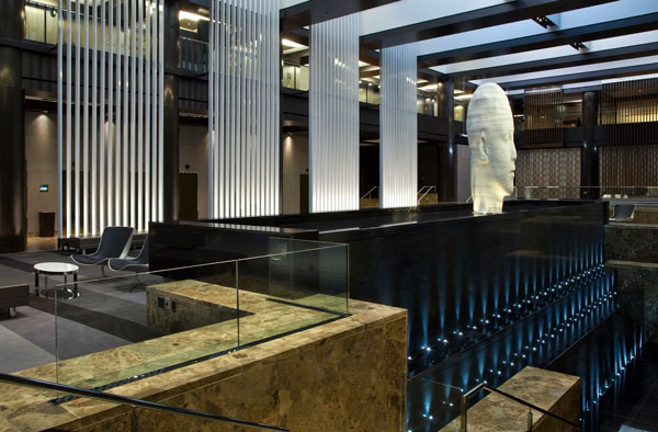 Plensa-Statue-in-Lobby