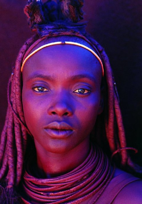 Visage de Namibienne en gros plan, pour STI voyage