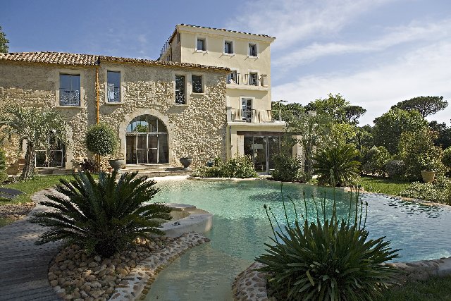 vue du Domaine du Verchant depuis la piscine. Piscine eco-responsable