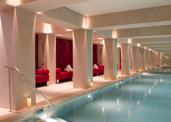 A Paris, l’hôtel la Réserve célèbre les femmes