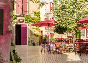 CASTIGNO, UN VILLAGE-HOTEL EN OCCITANIE