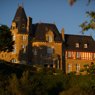 Vue en fin de journée du Château Richeux, en Ille-et-Vilaine