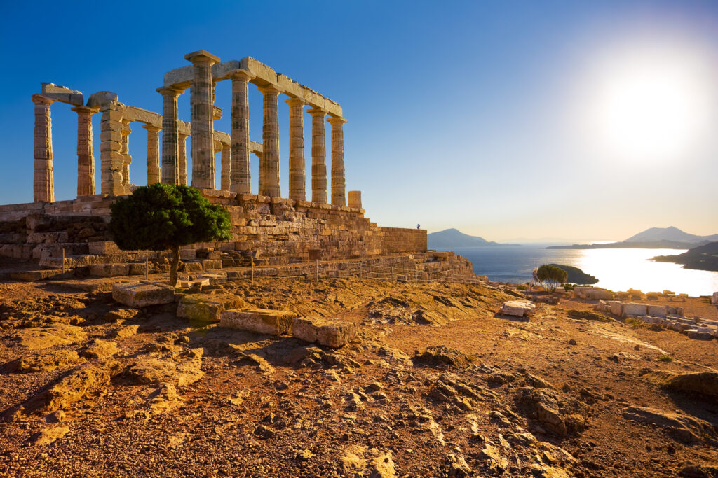 Les ruines du temple de Poséidon au cap Sounion, en Grèce