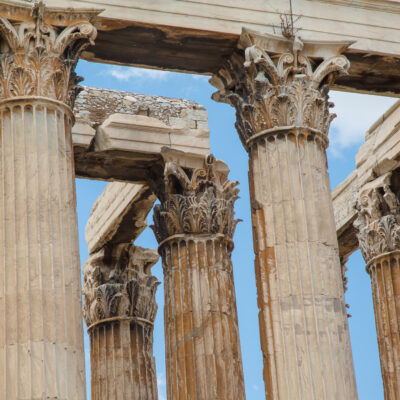 Détail de colonnes du temple de Zeus, à Olympie, en Grèce