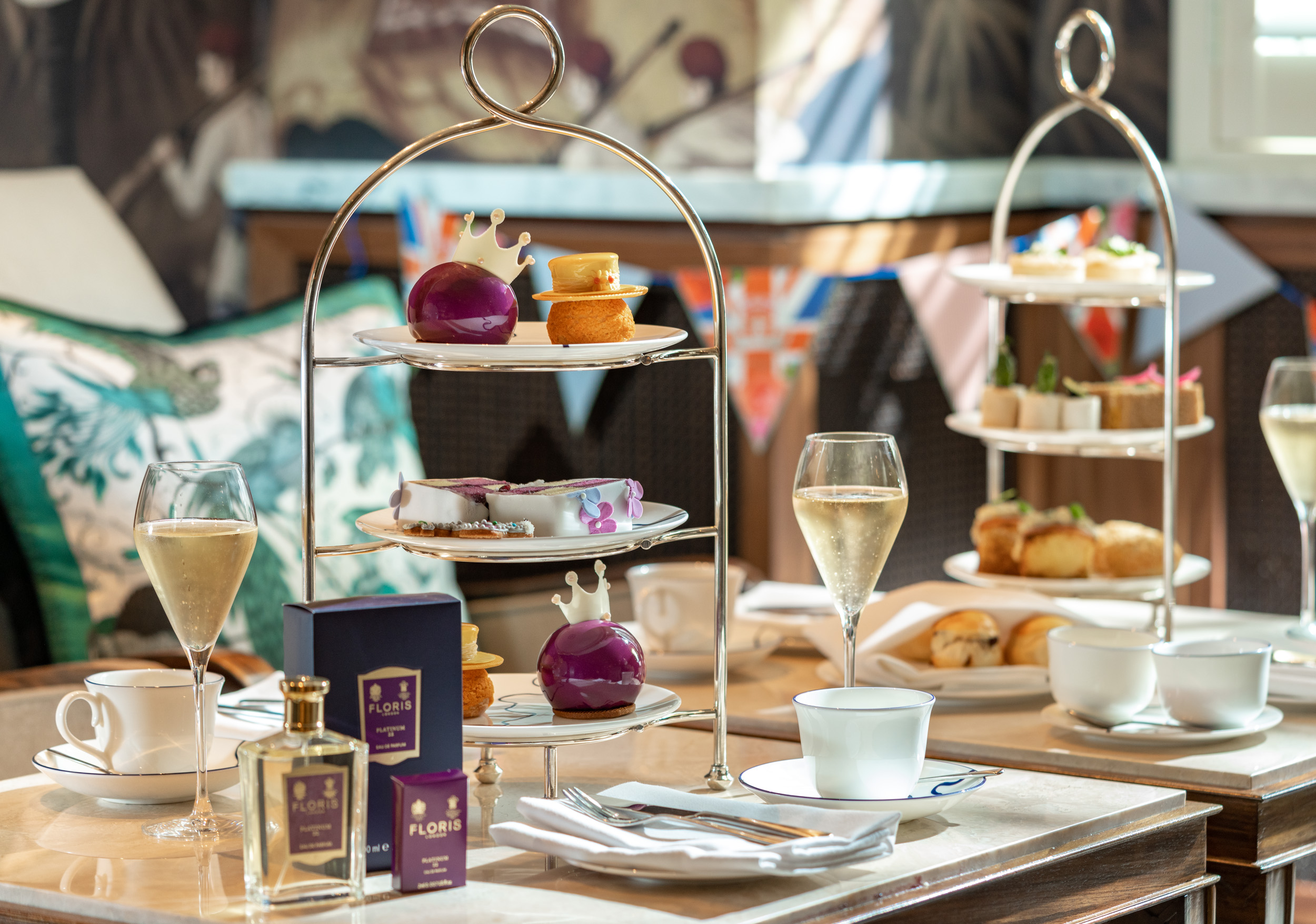 Une table dressée pour le Tea Time pour le jubilé de la Reine Elisabeth à Londres