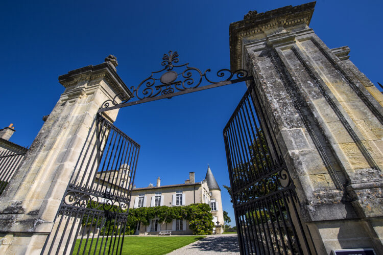 Vue extérieure du Château Lafite Rothschild où La Tour d'Argent organisera un dîner en septembre