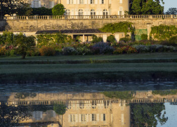 Vue extérieure du Château Lafite Rothschild où La Tour d'Argent organisera un dîner en septembre