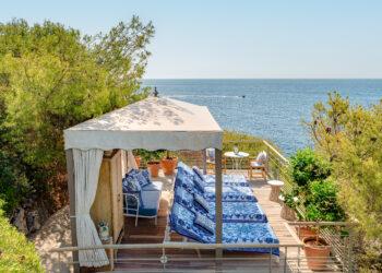Les cabanas du Club Dauphin du Grand-Hôtel du Cap-Ferrat lookées par Dolce&Gabbana