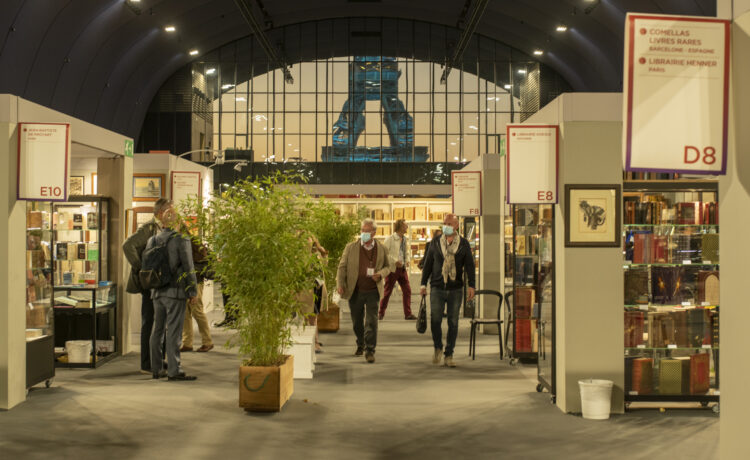 L'intérieur du Grand Palais Ephémère de Paris où se déroulera le Salon du Livre rare & des Arts Graphiques