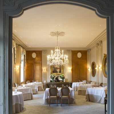 La salle du restaurant élégant de Relais & Château Domaine Les Crayères