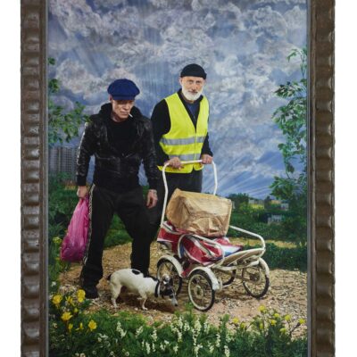 Autoportrait de Pierre et Gilles en bonnet noir et gilet jaune