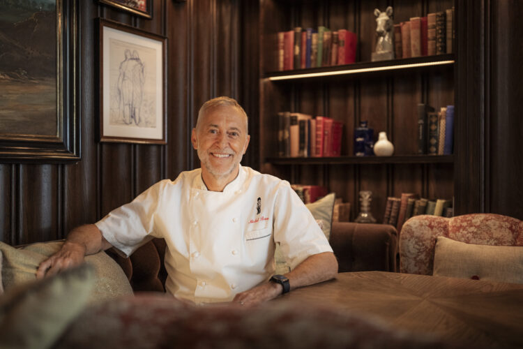 Portrait du chef Michel Roux dans son restaurant londonien, Le Gavroche