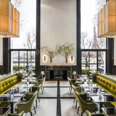 Déjeuner à Paris dans un restaurant vue Tour Eiffel