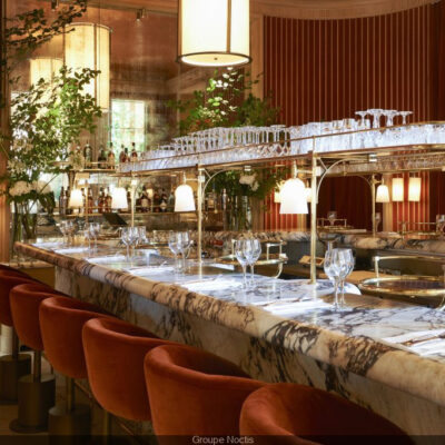 Déjeuner à Paris dans un restaurant vue Tour Eiffel